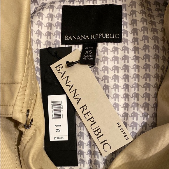 Banana Republic Classic Tan Trench Coat. Size XS Petite. New . MRSP $228 - Picture 3 of 8